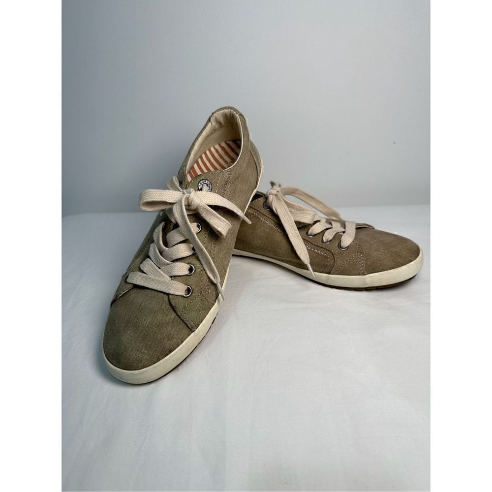 Taos Women’s canvas low top star beige sneakers size 6.5. #S-0327